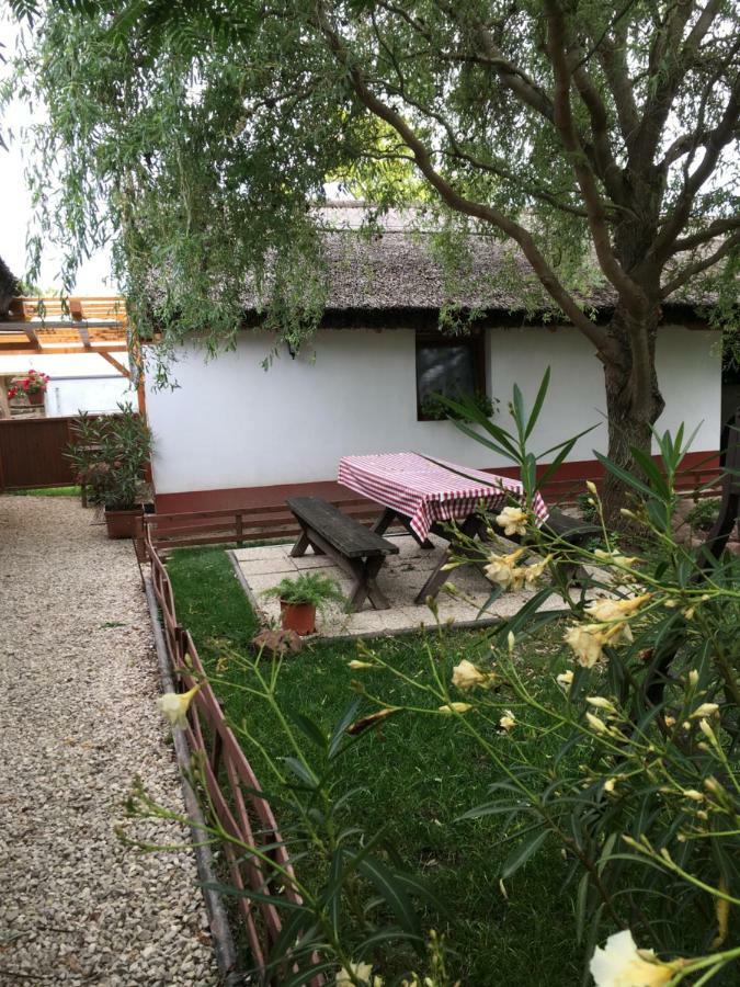 Balatonkenesei Nadfedeles Lovas Vendeghaz Βίλα Εξωτερικό φωτογραφία