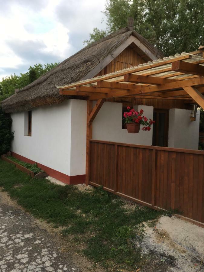 Balatonkenesei Nadfedeles Lovas Vendeghaz Βίλα Εξωτερικό φωτογραφία